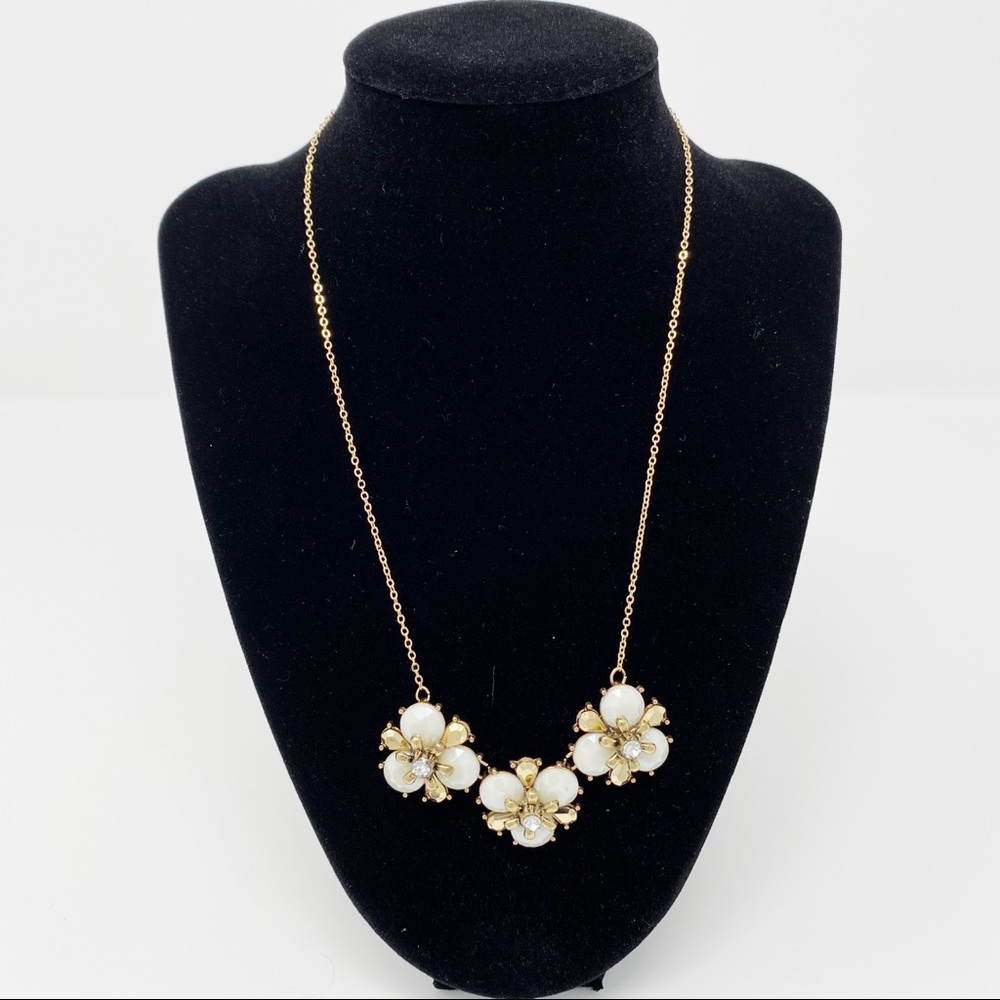 Vintage style chunky flower necklace